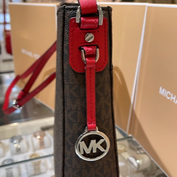 MICHAEL KORS 
Jet Set Travel Large Logo Messenger Bag
COLOR BRIGHT RED
NWT - Picture 4 of 16